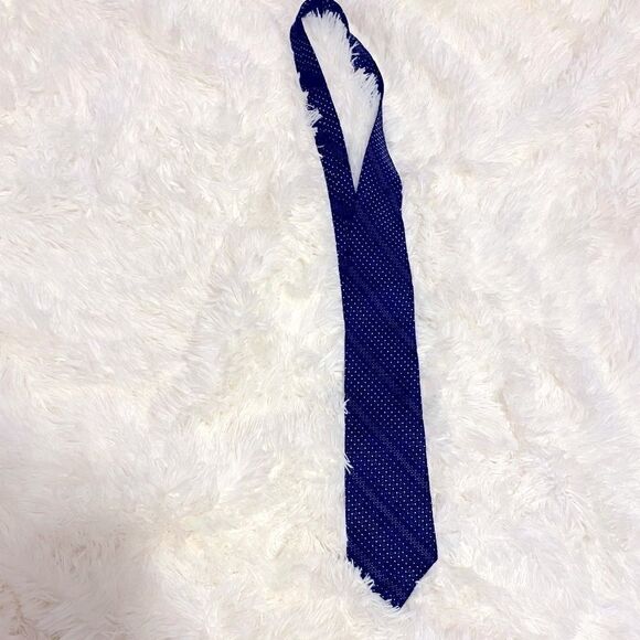 🌷 Donna Karan🌷100% Silk Tie - Picture 5 of 5